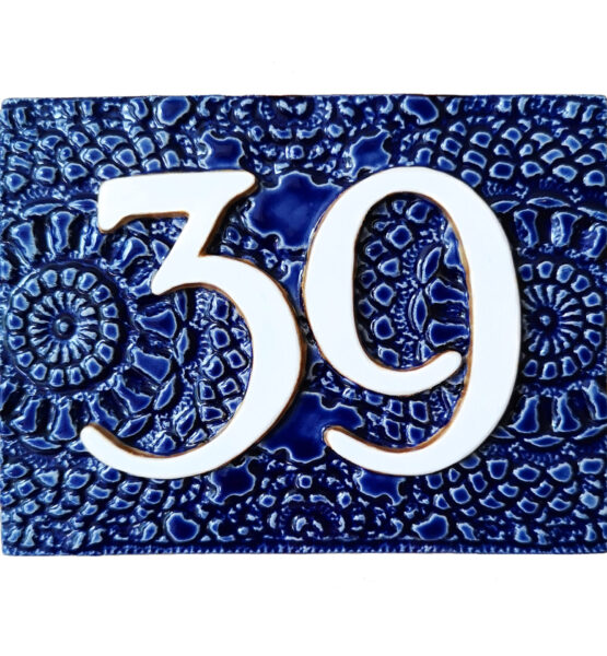 Huisnummerbord blauw vintage gehaakt kleedje nummer 39